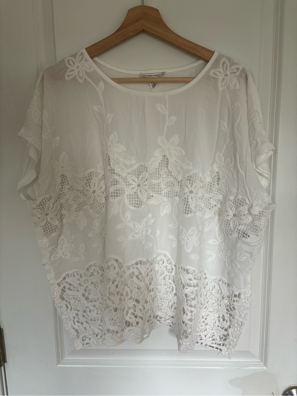 🎉 3/$15 Melrose and Market White Lace Front Boxy T-shirt XS/S